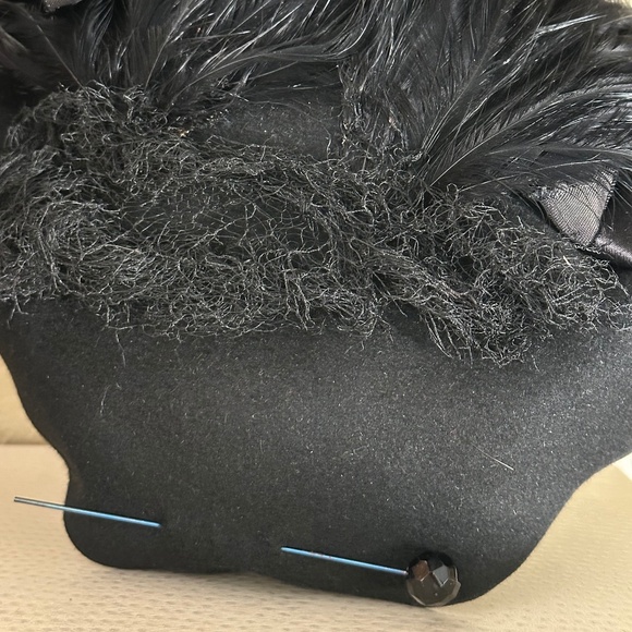 SPLENDID 1940s\' BLACK HAT WITH ROOSTER FEATHERS, SATIN BANDS, HAT PIN + VEILING main image 8